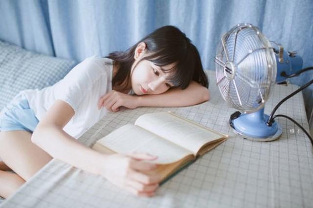 Интересная книжка для фотосета китайской девочки